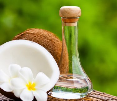 COCONUT-OIL-on-hair COCONUT-OIL-on-hair